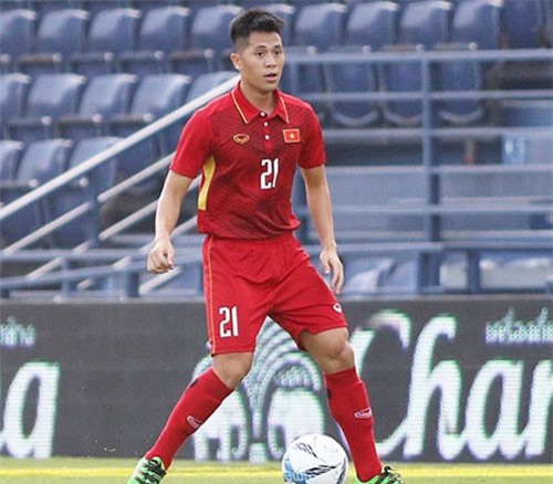 AFF Cup 2018: Trung vệ Đình Trọng lo ngại mặt sân của Lào ảnh hưởng tới ĐT Việt Nam