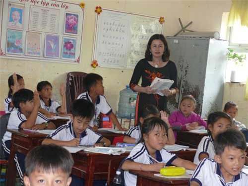 Hơn 1.400 giáo viên bị cắt hợp đồng bất thường ở Cà Mau