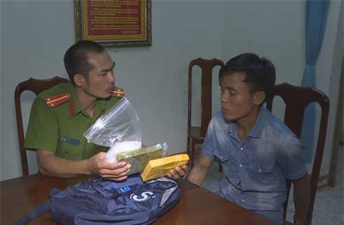 Bắt đối tượng nhận mang 2 bánh heroin từ Bình Dương về Đắk Lắk tiêu thụ