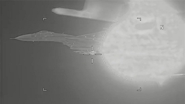 Mỹ đăng tải clip tố Su-27 lao thẳng trực diện vào máy bay EP-3E