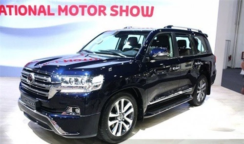 Toyota Land Cruiser 2019 thêm tính năng off-road, tăng giá nhẹ. Toyota Land Cruiser 2019 được bán với một phiên bản đầy đủ trang bị duy nhất, giá khởi điểm từ 88.544 USD, tăng 200 USD so với phiên bản 2018. (CHI TIẾT)