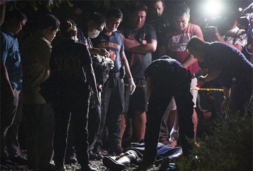 Đại tá cảnh sát đang bán ma tuý bị bắn chết