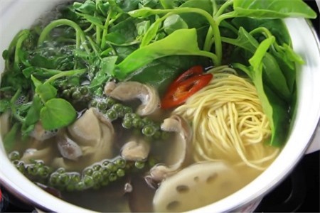 Clip: Cách làm nước dùng cay the cho nồi lẩu bao tử hầm tiêu xanh