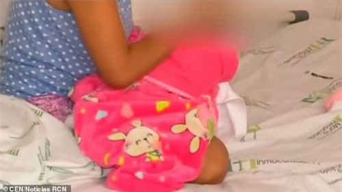 Sốc: Bé gái 10 tuổi sinh con sau khi bị anh trai cưỡng hiếp