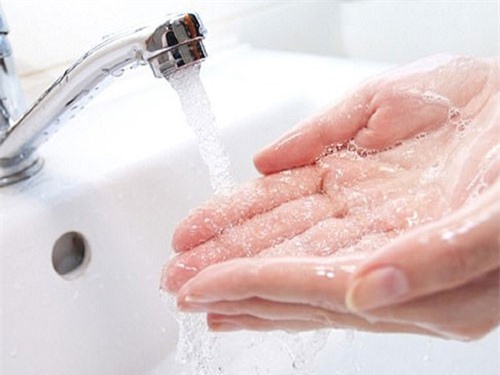 Chạm vào 4 thứ này ở sân bay, bạn hãy rửa tay ngay!