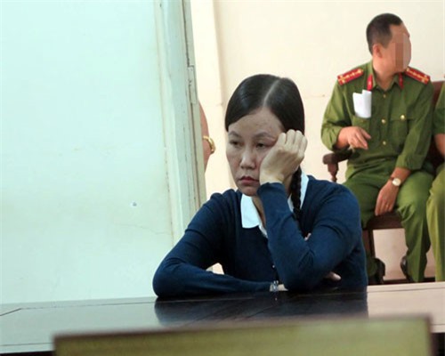 Lừa đảo 5,5 tỷ, cựu cán bộ VKSND Tối cao lĩnh 18 năm tù