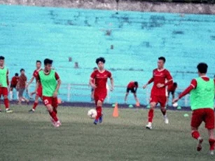 Clip: ĐT Việt Nam tập luyện, chuẩn bị quyết đấu với Lào