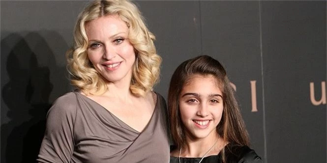 Con gái đôi mươi của ‘nữ hoàng nhạc pop’ Madonna lộ ngực táo bạo - ảnh 9