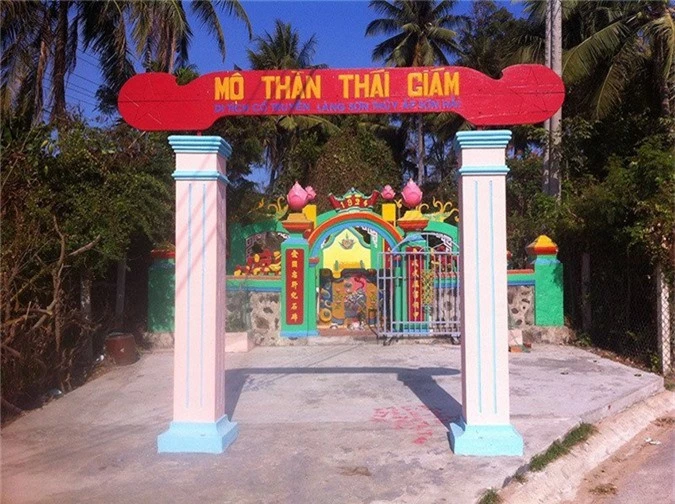 Hé mở bí ẩn ly kỳ về mộ thần thái giám ở Phan Thiết