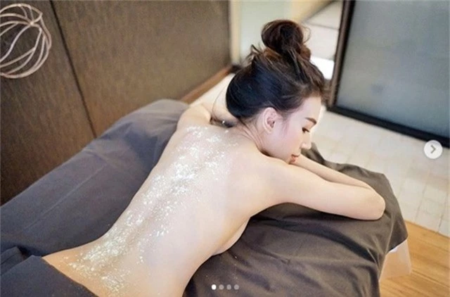  Ngoài việc chăm tập luyện thể thao, mỹ nhân tới từ Bangkok còn là tín đồ của các spa nổi tiếng. 