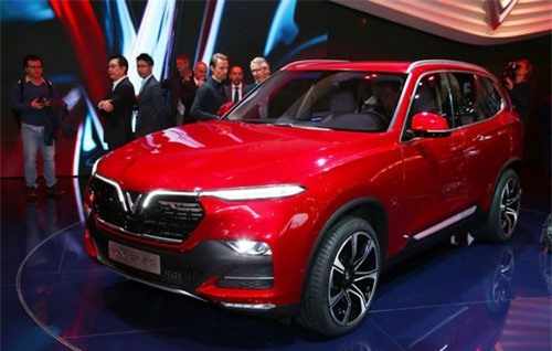 VinFast sản xuất sedan và SUV Lux từ tháng 3 năm sau với 1.200 robot