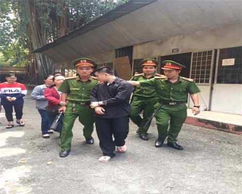 Đi dự tiệc đầy tháng, thanh niên đâm chết người