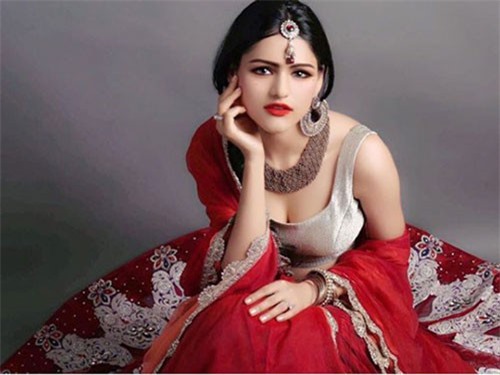  Sao n&#x1EEF; Bollywood thu&#xEA; mafia b&#x1EAF;n ch&#x1EBF;t v&#x1EE3; c&#x1EE7;a ng&#x1B0;&#x1EDD;i t&#xEC;nh v&#xEC; b&#x1ECB; ph&#xE1;t hi&#x1EC7;n v&#x1EE5;ng tr&#x1ED9;m