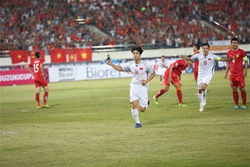 Clip: Công Phượng 'xé lưới' ĐT Lào, mở tỷ số cho ĐT Việt Nam