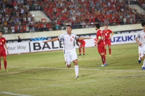 ĐT Lào 0-3 ĐT Việt Nam: 'Mở hàng' suôn sẻ