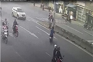 Clip: 'Cái kết đắng' của 2 thanh niên chạy xe ngược chiều