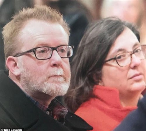 Chán mẹ vợ lắm điều, người đàn ông giả mất trí bỏ trốn ra nước ngoài khiến cả nhà náo loạn đi tìm