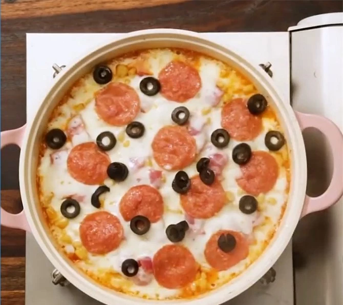 Thử trổ tài biến tấu món pizza cơm độc đáo này xem sao.