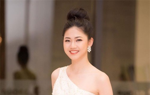 Á hậu Thanh Tú "ngầm" khoe bạn trai trước tin đồn sắp lên xe hoa vào cuối năm nay