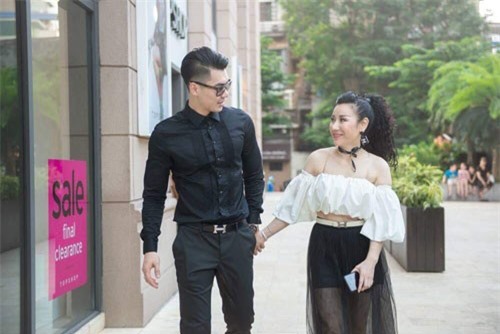 Trương Nam Thành hạnh phúc khoe vợ sắp cưới hơn tuổi