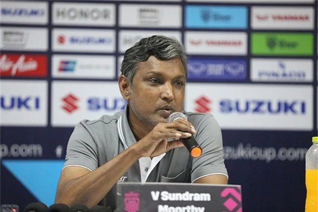  HLV Sundramoorthy thừa nhận đội tuyển Việt Nam quá mạnh 