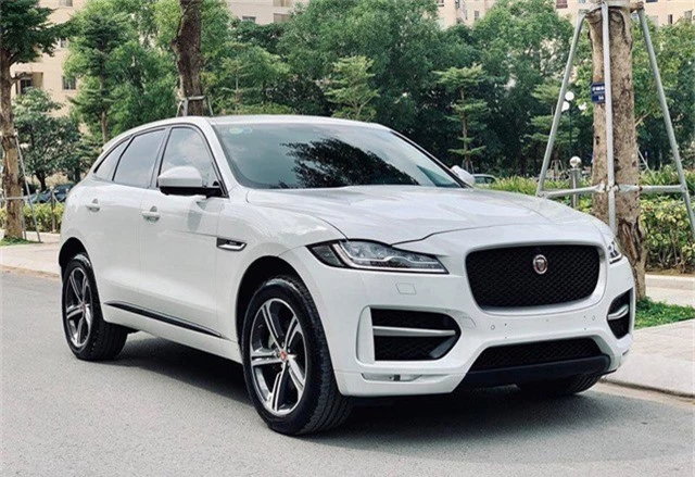 Mới lăn bánh 868 km, Jaguar F-Pace R-Sport đã bị đại gia Việt bán vội với giá trên 4 tỷ đồng - Ảnh 1.