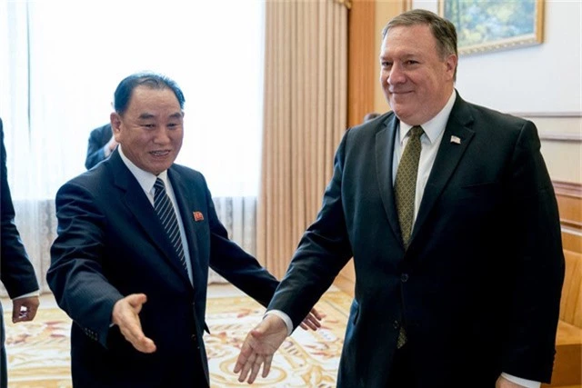 
Ngoại trưởng Mỹ Mike Pompeo và quan chức Triều Tiên Kim Yong Chol gặp nhau tại Bình Nhưỡng hồi tháng 7. (Ảnh: AP)
