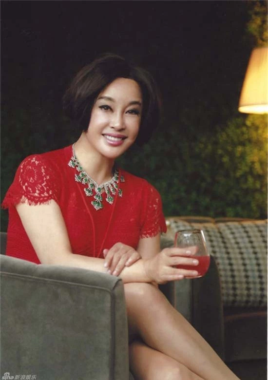  Lưu Hiểu Khánh kết hôn với một doanh nhân người Mỹ gốc Hoa vào năm 2013 và dừng đóng phim để tập trung kinh doanh làm đẹp từ đó. Bà hiện sống tại Mỹ và Trung Quốc để tiện chăm sóc gia đình và quán xuyến công việc kinh doanh. 