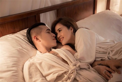 Chị gái Ngọc Trinh cưới hot boy Vbiz: Nhẫn cưới bạc tỷ và chuyện tình gây choáng
