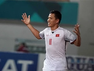 Clip: Anh Đức chớp thời cơ gia tăng cách biệt cho ĐT Việt Nam