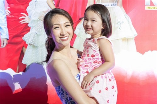 Lều Phương Anh mua nhà, nuôi con nhờ bán hàng online