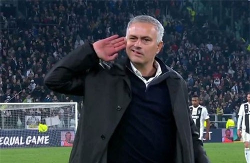 Mourinho lý giải hành động ăn mừng đầy khiêu khích với CĐV Juventus