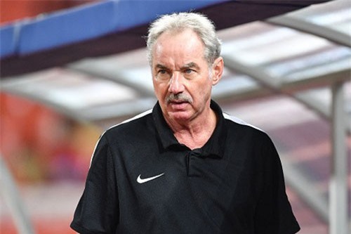 HLV Alfred Riedl chỉ ra khó khăn của ĐT Việt Nam ở AFF Cup 2018