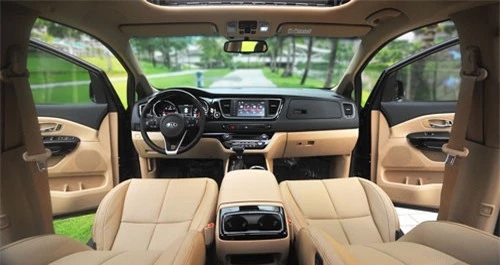 Kia Sedona mới còn được trang bị thêm hệ thống phanh tay điện tử và nhiều trang bị an toàn.