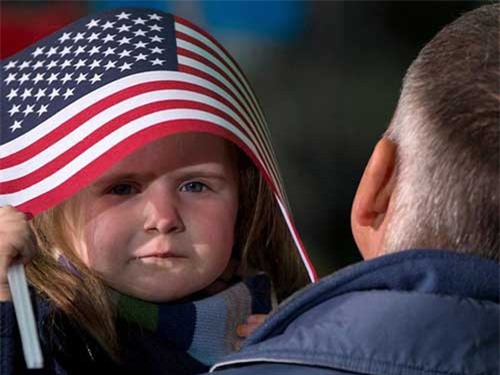 Hết thời đến Mỹ sinh con