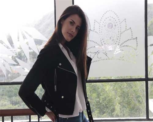 Nhan sắc đời thường của tân Hoa hậu Quốc tế 2018