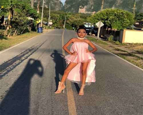 Mới 12 tuổi, cậu bé tậu được nhà cho bố mẹ nhờ dạy trang điểm trên mạng xã hội