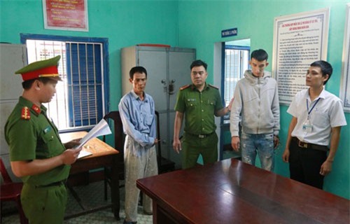 Hỗn chiến băng nhóm trước trường học, 1 nam thanh niên tử vong