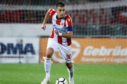 Trung vệ: Vujadin Savic (Red Star Belgrade).