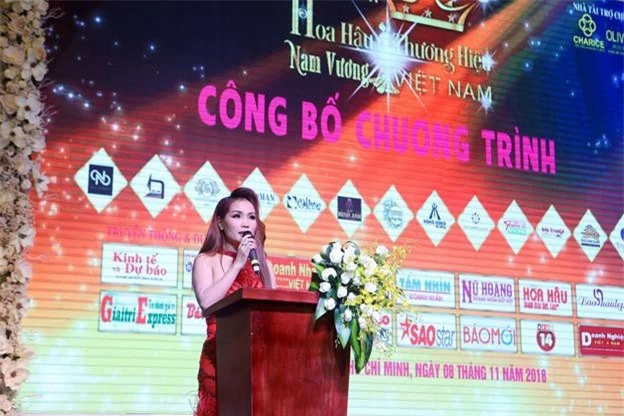 Thạc sĩ  Đặng Gia Bena – Trưởng BTC Tôn vinh hoa hậu – Nam vương thương hiệu Việt Nam phát biểu tại buổi họp báo