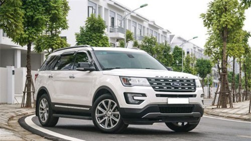 Người mua ham xe đi Tết, đại lý thẳng tay ép giá, 'chém' thêm 200 triệu đồng