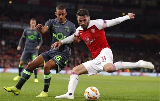  Arsenal giành vé đi tiếp dù chỉ hòa Sporting Lisbon 