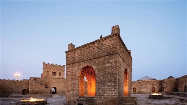 Đền Ateshgah (Azerbaijan) - Ảnh: Saqr Travel