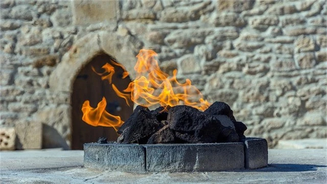Ngọn lửa cháy suốt 4.000 năm - Ảnh: CNN