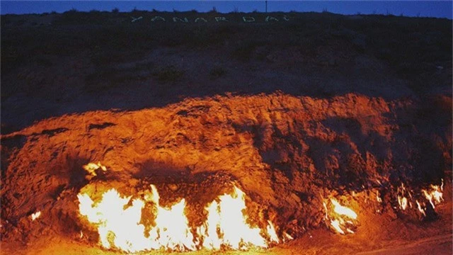 Yanar Dag: “ngọn núi đang cháy” - Ảnh: bookbaku
