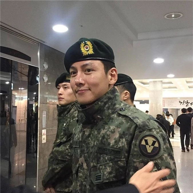 Tài tử phim Hoàng hậu Ki Ji Chang Wook béo lên trông thấy sau khi nhập ngũ-1