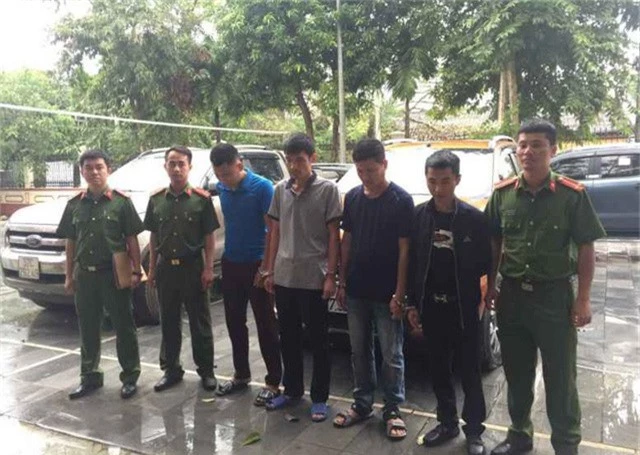 4 đối tượng đang bị tạm giữ hình sự tại Công an thị xã Thái Hòa (ảnh Đức Vũ - PX 03 CANA)