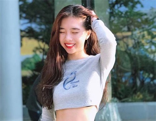 Hotgirl Sài thành có thân hình nóng bỏng tới mức bị đồn thổi "không có thực"