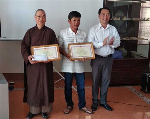 Thưởng 75 triệu đồng cho hai người phát hiện và giao nộp cổ vật ở Vĩnh Long