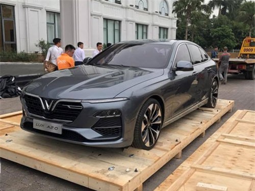 XE HOT QUA ẢNH (9/11): Toyota sẽ ngừng sản xuất một số xe, ôtô VinFast đầu tiên về VN